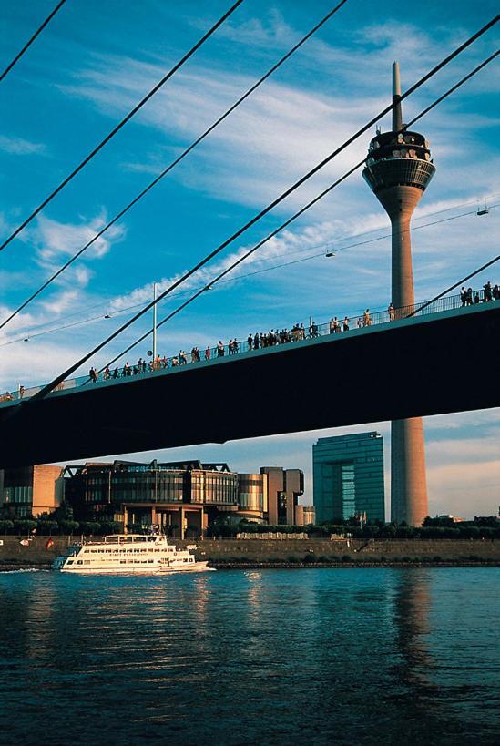 Jugendherberge Duesseldorf Екстериор снимка